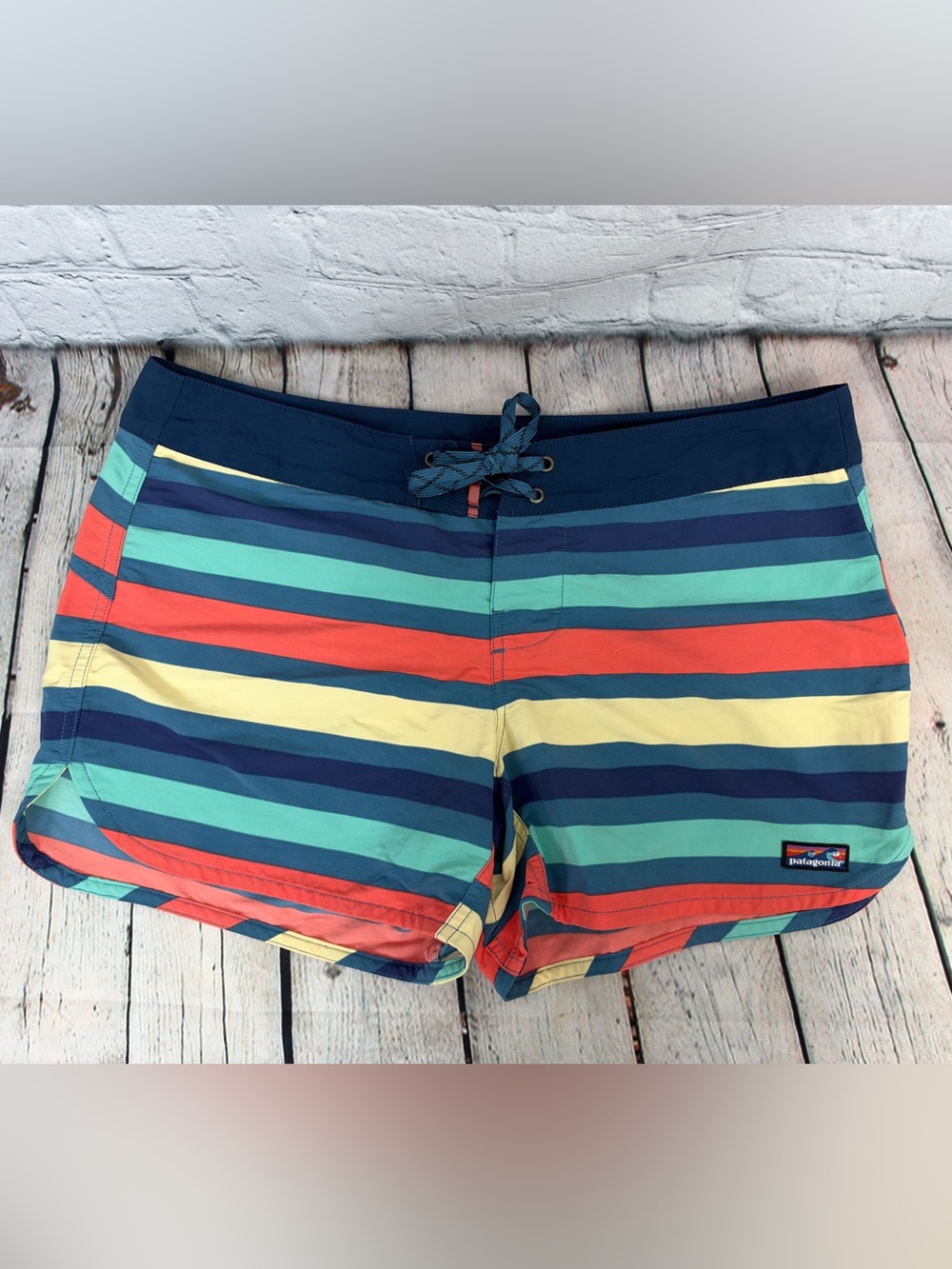 Patagonia Women's Wavefarer Boardshorts size 8